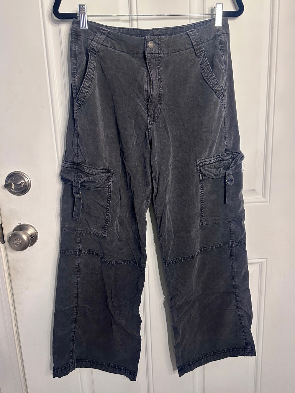 American Eagle women’s washed black cargo pants. 
Size 6